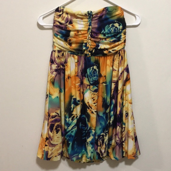 Dresses & Skirts - Strapless Floral Dress